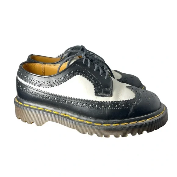 VINTAGE DR. MARTENS Black White Leather Wingtip Oxfords Made in England - Picture 1 of 13